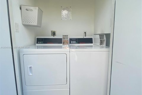 House in North Miami Beach, Florida 1 bedroom, 65.03 sq.m. № 2087326 - photo 22