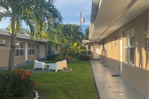 House in North Miami Beach, Florida 1 bedroom, 65.03 sq.m. № 2087326 - photo 19