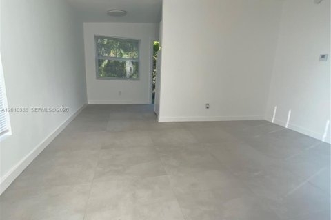 House in North Miami Beach, Florida 1 bedroom, 65.03 sq.m. № 2087326 - photo 4