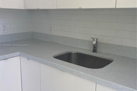 House in North Miami Beach, Florida 1 bedroom, 65.03 sq.m. № 2087326 - photo 8