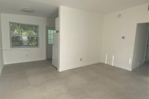 House in North Miami Beach, Florida 1 bedroom, 65.03 sq.m. № 2087326 - photo 10