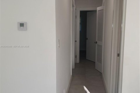 House in North Miami Beach, Florida 1 bedroom, 65.03 sq.m. № 2087326 - photo 11