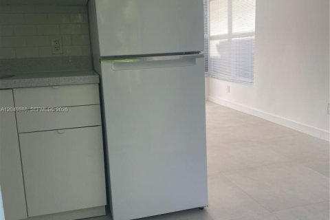 House in North Miami Beach, Florida 1 bedroom, 65.03 sq.m. № 2087326 - photo 5
