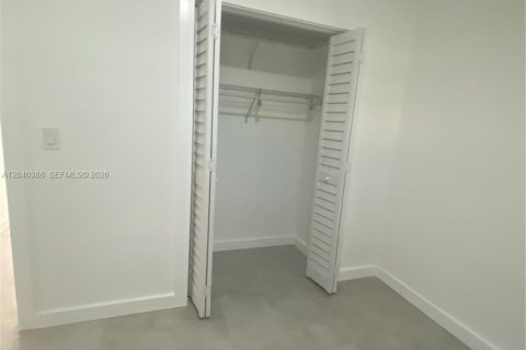 House in North Miami Beach, Florida 1 bedroom, 65.03 sq.m. № 2087326 - photo 16