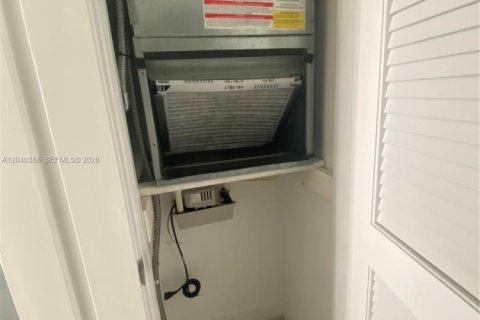 House in North Miami Beach, Florida 1 bedroom, 65.03 sq.m. № 2087326 - photo 13