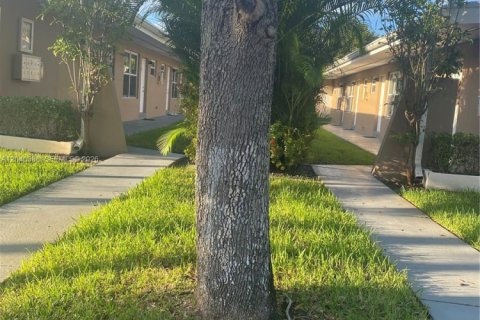 House in North Miami Beach, Florida 1 bedroom, 65.03 sq.m. № 2087326