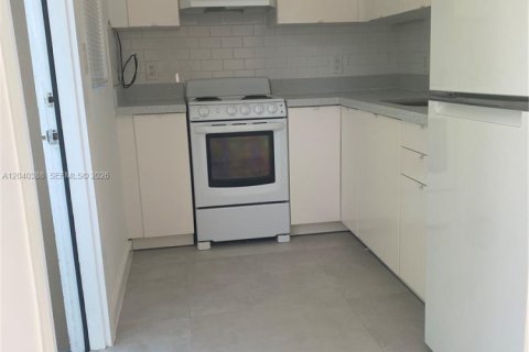 House in North Miami Beach, Florida 1 bedroom, 65.03 sq.m. № 2087326 - photo 9
