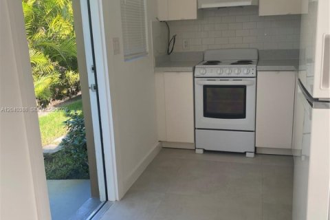 House in North Miami Beach, Florida 1 bedroom, 65.03 sq.m. № 2087326 - photo 7