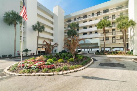 Condominio en Madeira Beach, Florida, 2 dormitorios  № 2094514