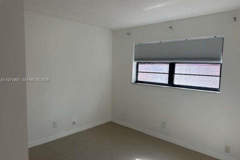 Villa ou maison à vendre à Hallandale Beach, Floride: 4 chambres, 143.26 m2 № 2079778 - photo 11