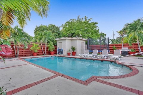 Villa ou maison à vendre à Hallandale Beach, Floride: 4 chambres, 143.26 m2 № 2079778 - photo 14