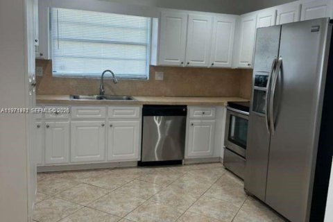Villa ou maison à vendre à Hallandale Beach, Floride: 4 chambres, 143.26 m2 № 2079778 - photo 4