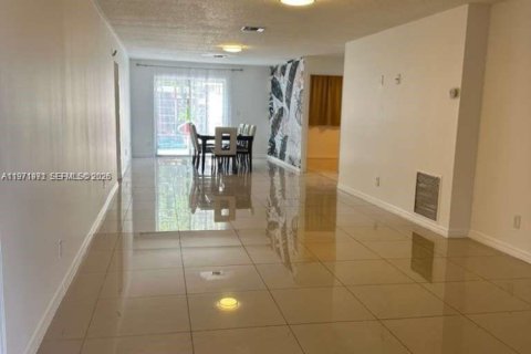 Villa ou maison à vendre à Hallandale Beach, Floride: 4 chambres, 143.26 m2 № 2079778 - photo 5