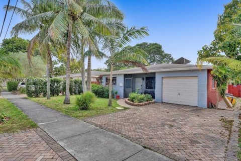 Villa ou maison à vendre à Hallandale Beach, Floride: 4 chambres, 143.26 m2 № 2079778 - photo 16