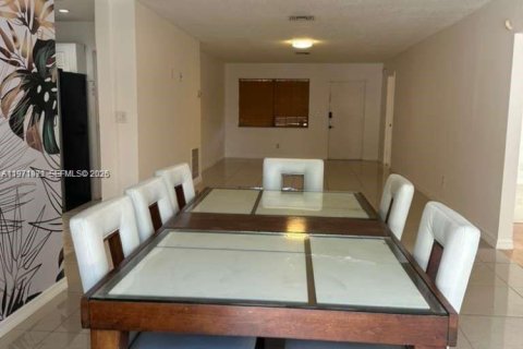 Villa ou maison à vendre à Hallandale Beach, Floride: 4 chambres, 143.26 m2 № 2079778 - photo 6