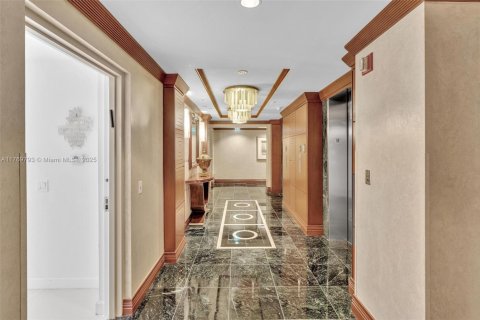 Condominio en venta en Aventura, Florida, 1 dormitorio, 74.32 m2 № 1865419 - foto 2