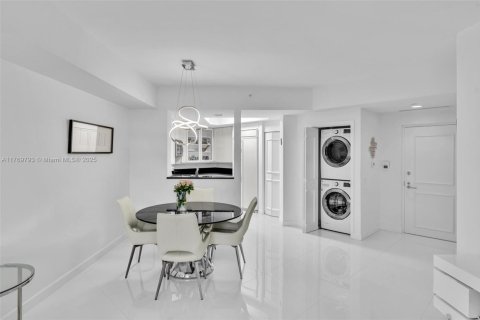 Condominio en venta en Aventura, Florida, 1 dormitorio, 74.32 m2 № 1865419 - foto 5