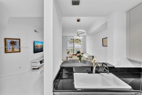Condominio en venta en Aventura, Florida, 1 dormitorio, 74.32 m2 № 1865419 - foto 20