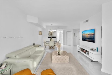 Condominio en venta en Aventura, Florida, 1 dormitorio, 74.32 m2 № 1865419 - foto 8