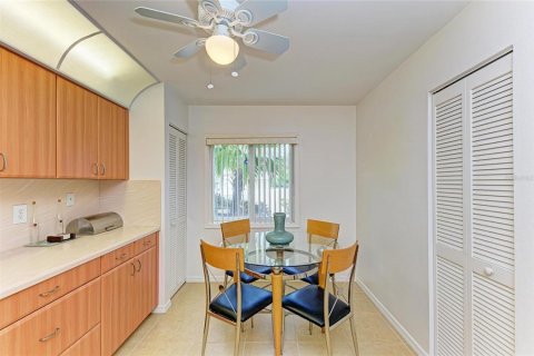 Condo in Bradenton, Florida, 2 bedrooms  № 1681730 - photo 13