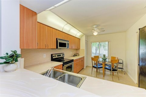 Condo in Bradenton, Florida, 2 bedrooms  № 1681730 - photo 11
