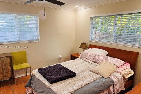 House in Coral Gables, Florida 3 bedrooms, 145.76 sq.m. № 1995851 - photo 3