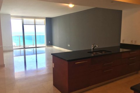 Condo in Hallandale Beach, Florida, 3 bedrooms  № 944282 - photo 6