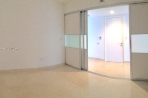 Condo in Hallandale Beach, Florida, 3 bedrooms  № 944282 - photo 4