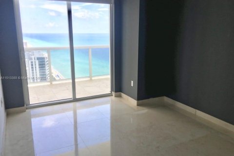 Condo in Hallandale Beach, Florida, 3 bedrooms  № 944282 - photo 12
