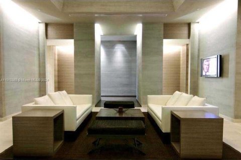Condo in Hallandale Beach, Florida, 3 bedrooms  № 944282 - photo 21