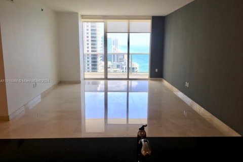 Condo in Hallandale Beach, Florida, 3 bedrooms  № 944282 - photo 7