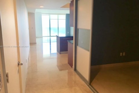Condo in Hallandale Beach, Florida, 3 bedrooms  № 944282 - photo 3