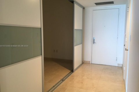 Condo in Hallandale Beach, Florida, 3 bedrooms  № 944282 - photo 5