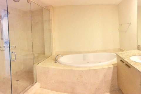 Condo in Hallandale Beach, Florida, 3 bedrooms  № 944282 - photo 17