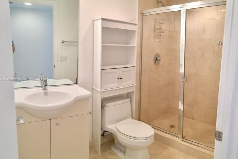 Condo in Hallandale Beach, Florida, 3 bedrooms  № 944282 - photo 10