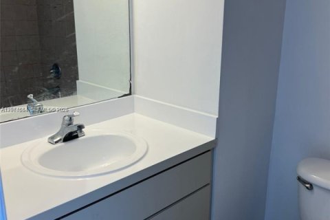 Condo in Miami, Florida, 1 bedroom № 2348778 - photo 14