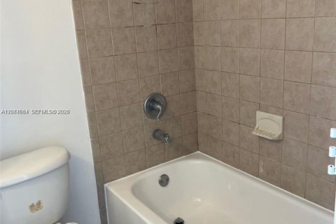 Condo in Miami, Florida, 1 bedroom № 2348778 - photo 8