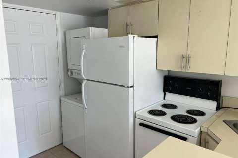 Condo in Miami, Florida, 1 bedroom № 2348778 - photo 2