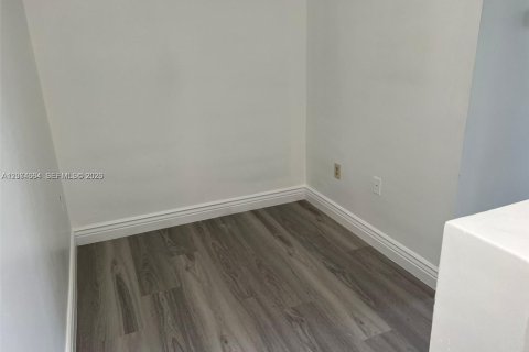Condo in Miami, Florida, 1 bedroom № 2348778 - photo 13