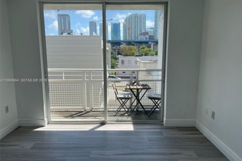 Condo in Miami, Florida, 1 bedroom № 2348778 - photo 4