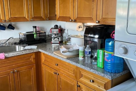 Condominio en venta en Hialeah, Florida, 1 dormitorio, 74.32 m2 № 2046182 - foto 7