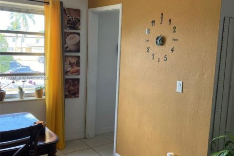 Condominio en venta en Hialeah, Florida, 1 dormitorio, 74.32 m2 № 2046182 - foto 6