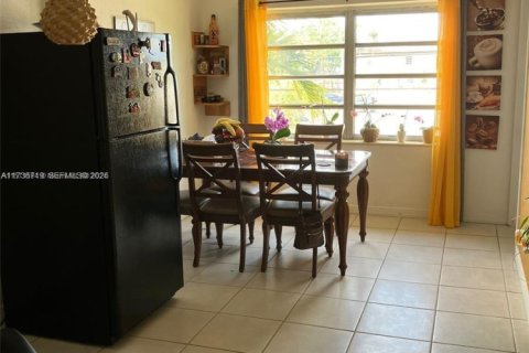 Condominio en venta en Hialeah, Florida, 1 dormitorio, 74.32 m2 № 2046182 - foto 5