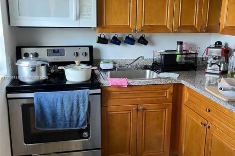 Condominio en venta en Hialeah, Florida, 1 dormitorio, 74.32 m2 № 2046182 - foto 8