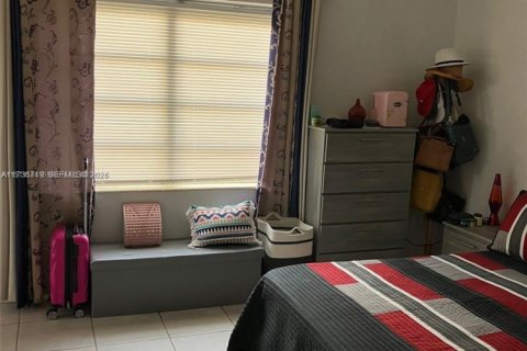 Condominio en venta en Hialeah, Florida, 1 dormitorio, 74.32 m2 № 2046182 - foto 3