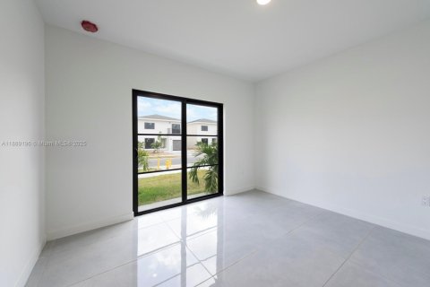 House in Florida City, Florida 5 bedrooms № 1941271 - photo 7