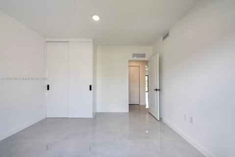 House in Florida City, Florida 5 bedrooms № 1941271 - photo 8