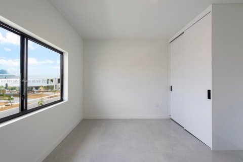 House in Florida City, Florida 5 bedrooms № 1941271 - photo 23