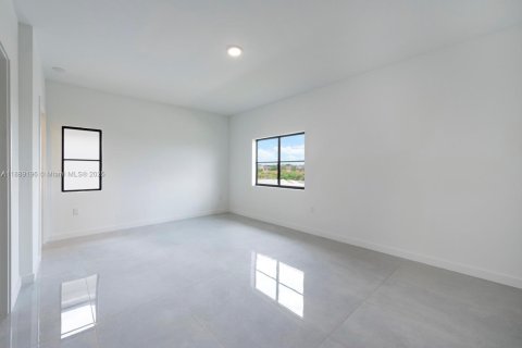 House in Florida City, Florida 5 bedrooms № 1941271 - photo 13
