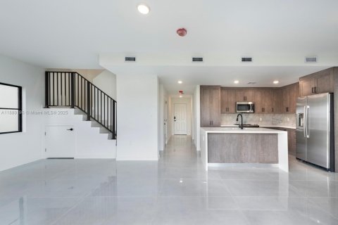 House in Florida City, Florida 5 bedrooms № 1941271 - photo 4